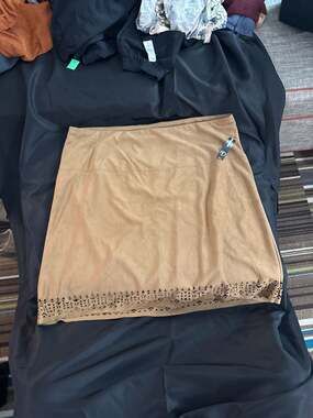 New Directions Woman Faux Suede Perforated Hem Skirt Size 2X